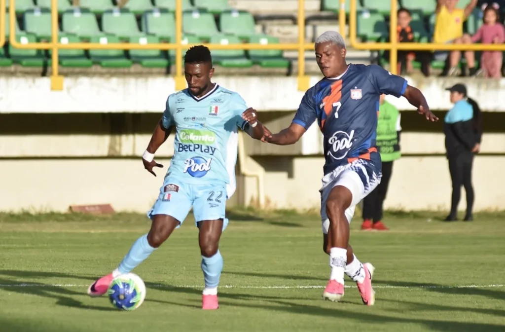 Boyacá Chicó consiguió una valiosa victoria por 2-0 frente a Once Caldas en el estadio La Independen