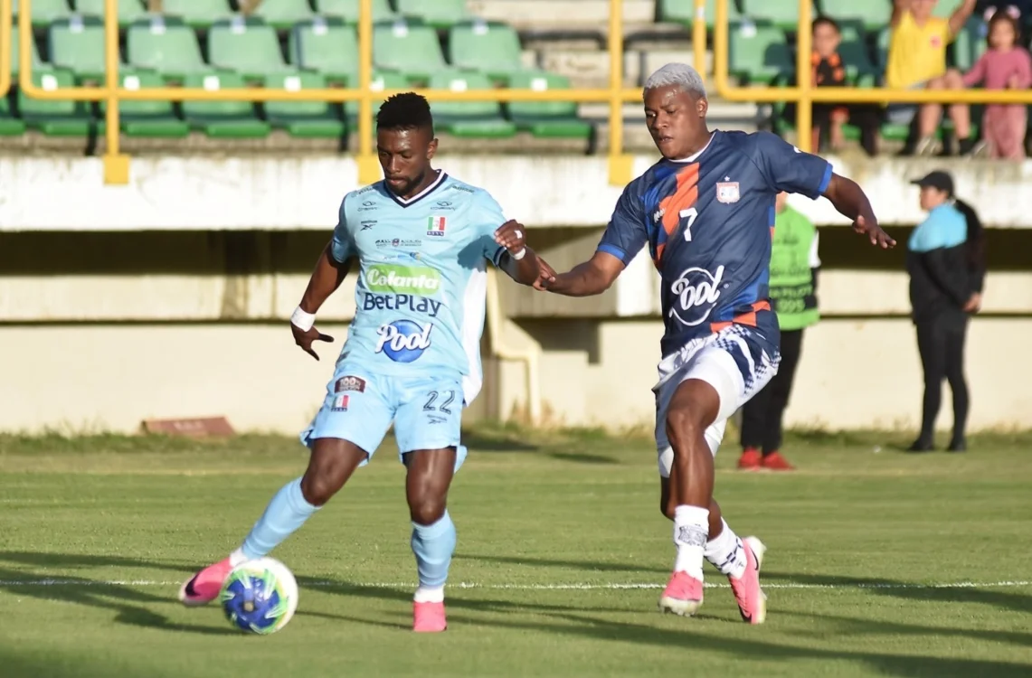 Boyacá Chicó consiguió una valiosa victoria por 2-0 frente a Once Caldas en el estadio La Independen