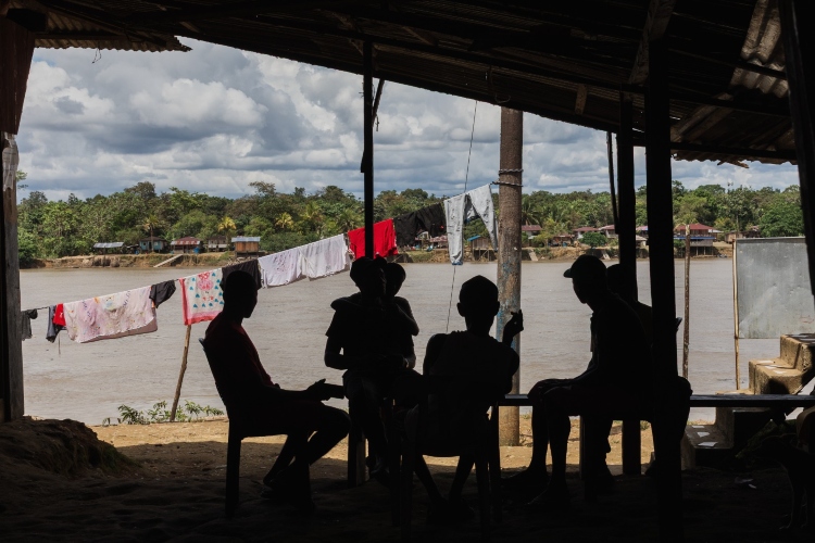 Confinamiento en Colombia_ emergencia humanitaria ocasionada por el conflicto armado