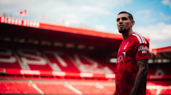Daniel Muñoz es nuevo jugador del Nottingham Forest tras dejar Crystal Palace.