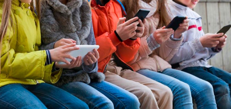 El Distrito reglamenta el uso de celulares y pantallas en colegios públicos y privados de Bogotimage