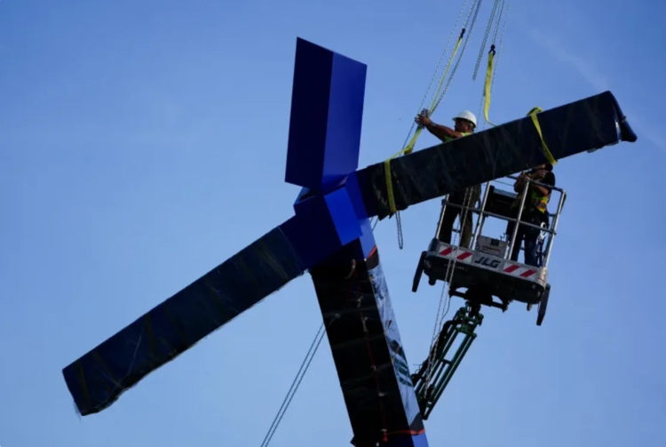 El Kennedy Center retira la icónica escultura 'Blue' en medio de los planes de remodelación de Donal