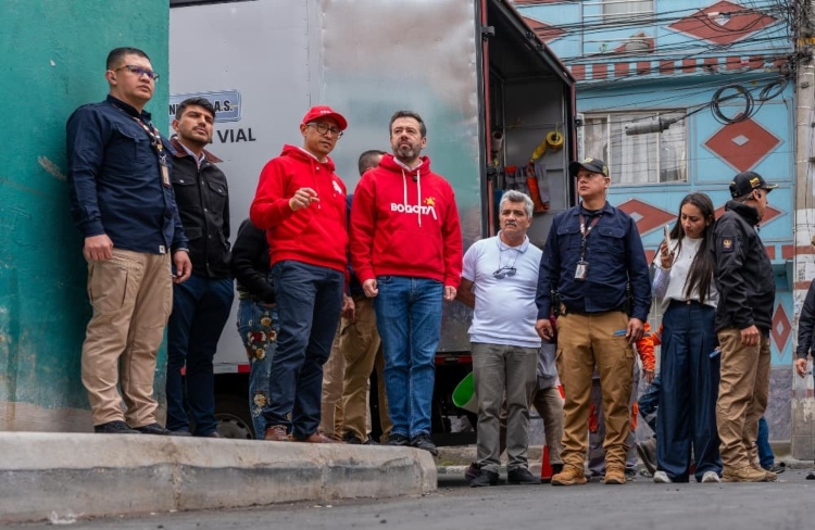 El alcalde Carlos Fernando Galán entrega segmentos viales e inspecciona obras