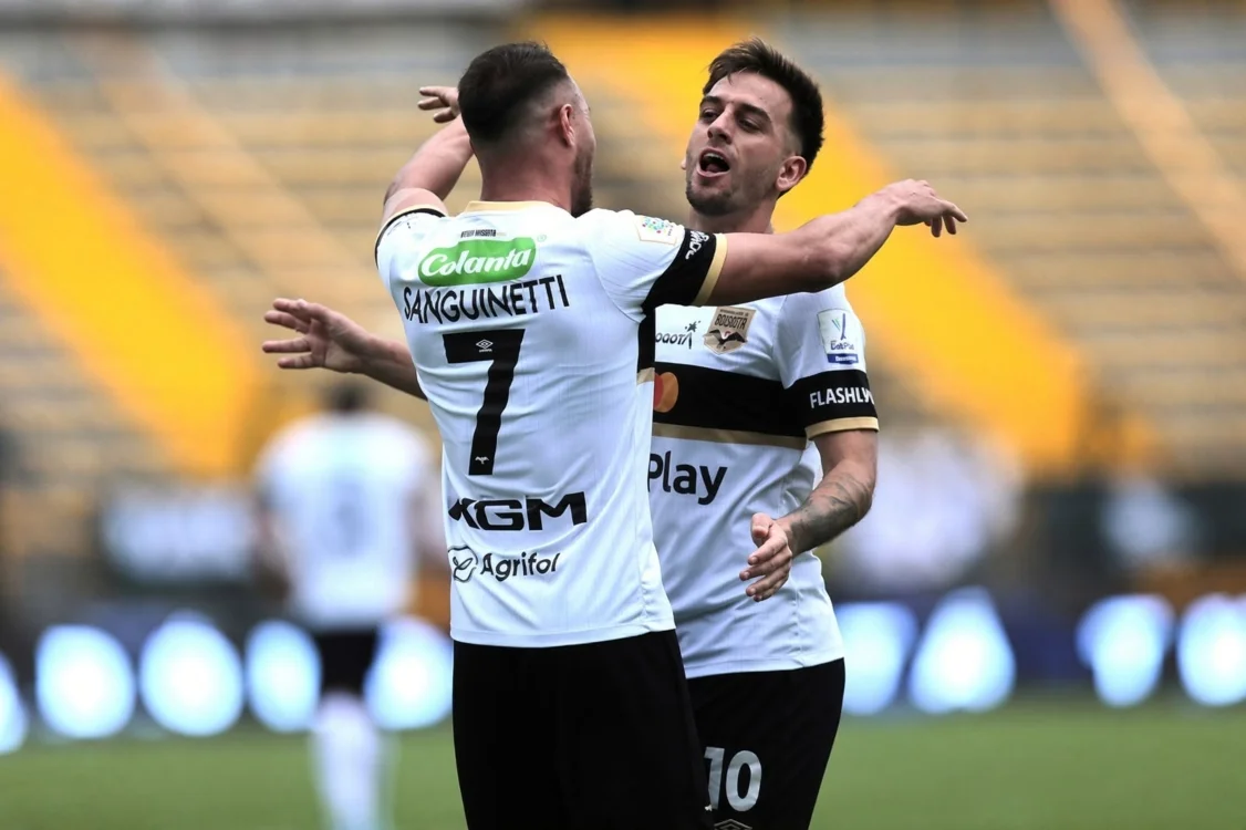 El conjunto bogotano tuvo que remar dos veces contra la corriente, pero terminó imponiéndose 3-2 en (1)