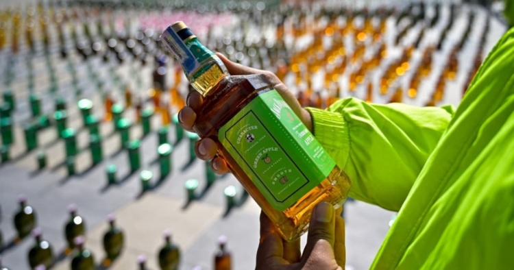 La Alcaldía Local de Los Mártires inspecciona cinco bodegas de licores en el centro de Bogotá