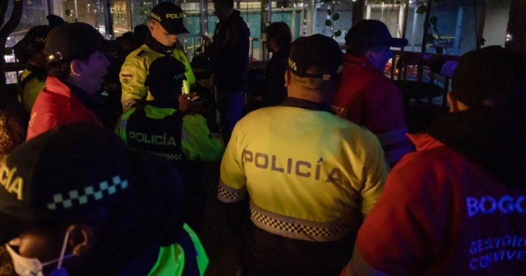 La Alcaldía Local de San Cristóbal cierra dos comercios en el sur de Bogotá durante un operativo de