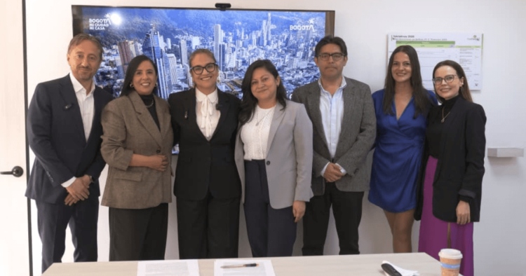 La Secretaría Distrital del Hábitat lanza el programa 'Mejora tu Cuota' para financiar arreglos de v