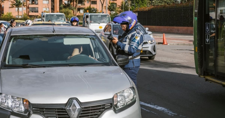 Las autoridades intensifican controles contra el mal parqueo e imponen 13 comparendos en la calle 72