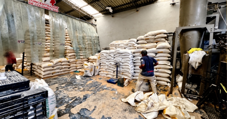 Las denuncias comunitarias motivan el cierre de una bodega de alimentos