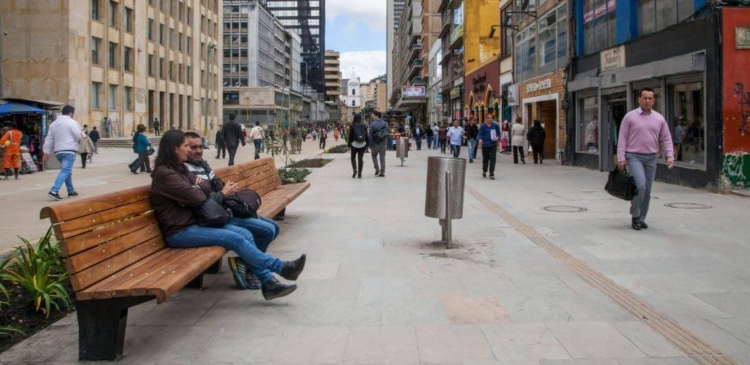 Una megaintervención en la avenida Caracas deja diez toneladas de residuos recolectadas y espacio pú